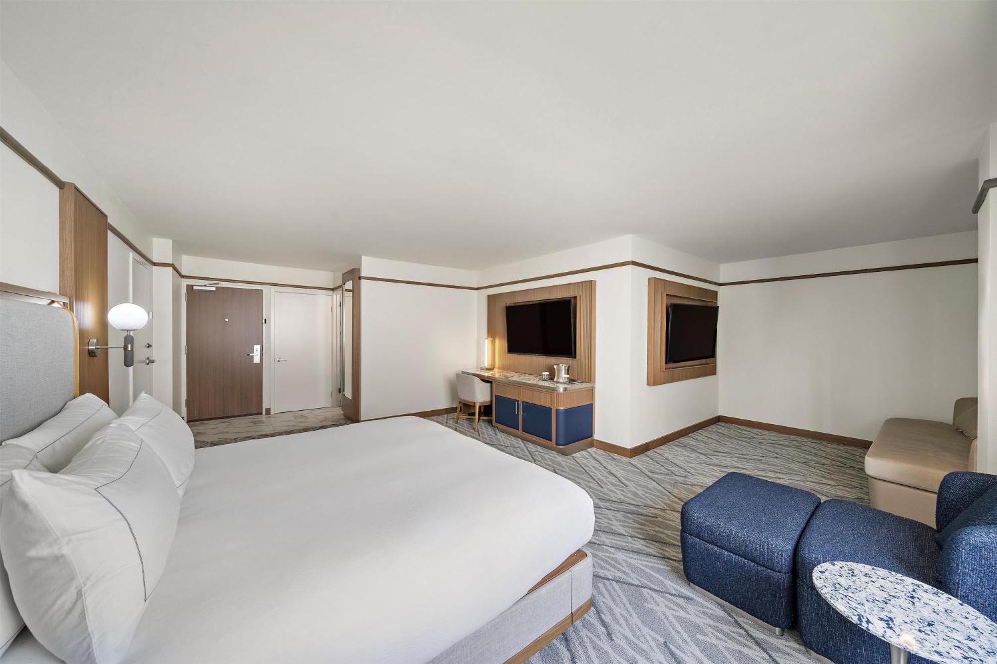 Deluxe King Room,1694538638:JPEG