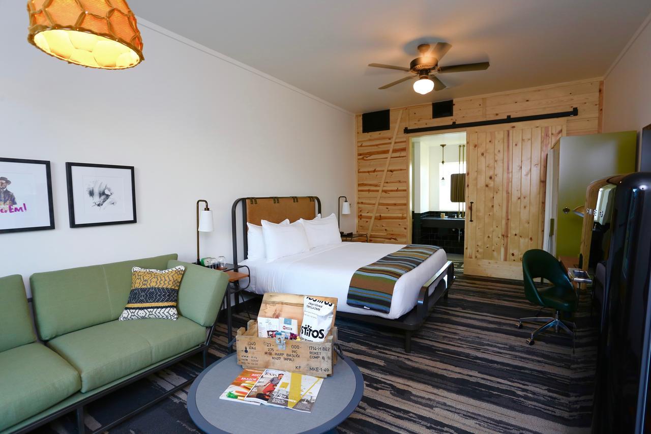 Deluxe King Room,743572531:JPEG
